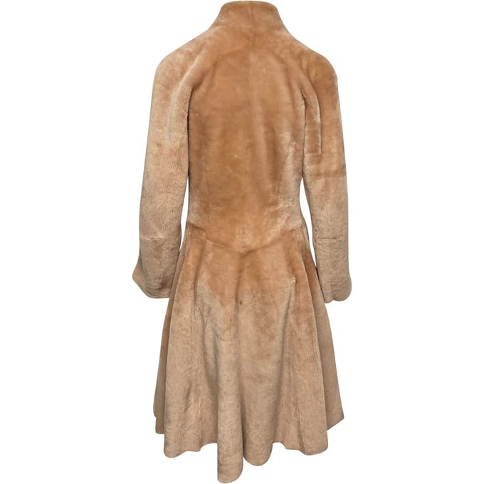 Bottega Veneta Volledige Lengte Shearling Jas in Beige Suede