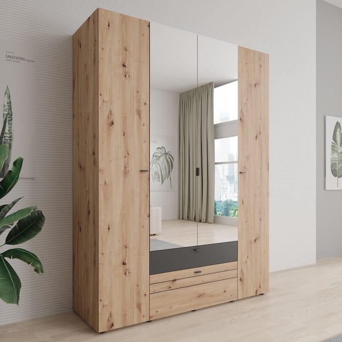 Meubella - Basmira - Kledingkast met 4 deuren - Eiken - 155x52x208 cm