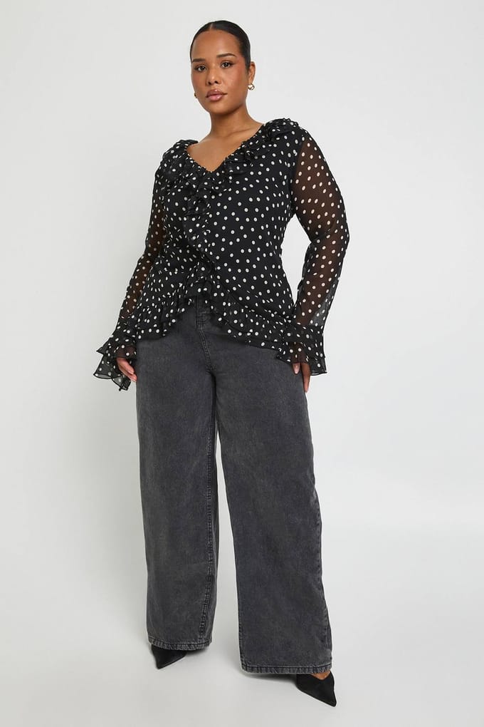 boohoo Dames Plus Chiffon Zebra Ruffle Top | Zwart | Maat: 46