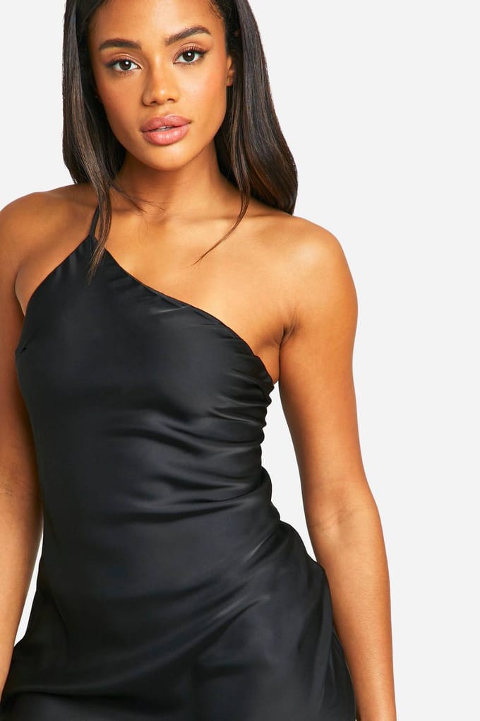 boohoo Dames Satijnen Asymmetrische Riem Maxi Jurk | Black | Maat: 16
