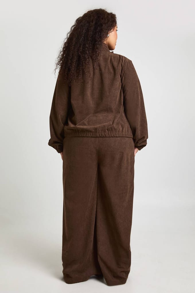 boohoo Dames Plus Corduroy Wijde Pijpen Broek | Chocoladebruin | Maat: 44