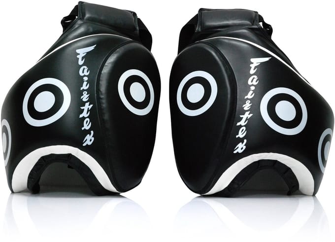 Fairtex TP3 Thigh Pads - Zwart - set van twee - standaard maat