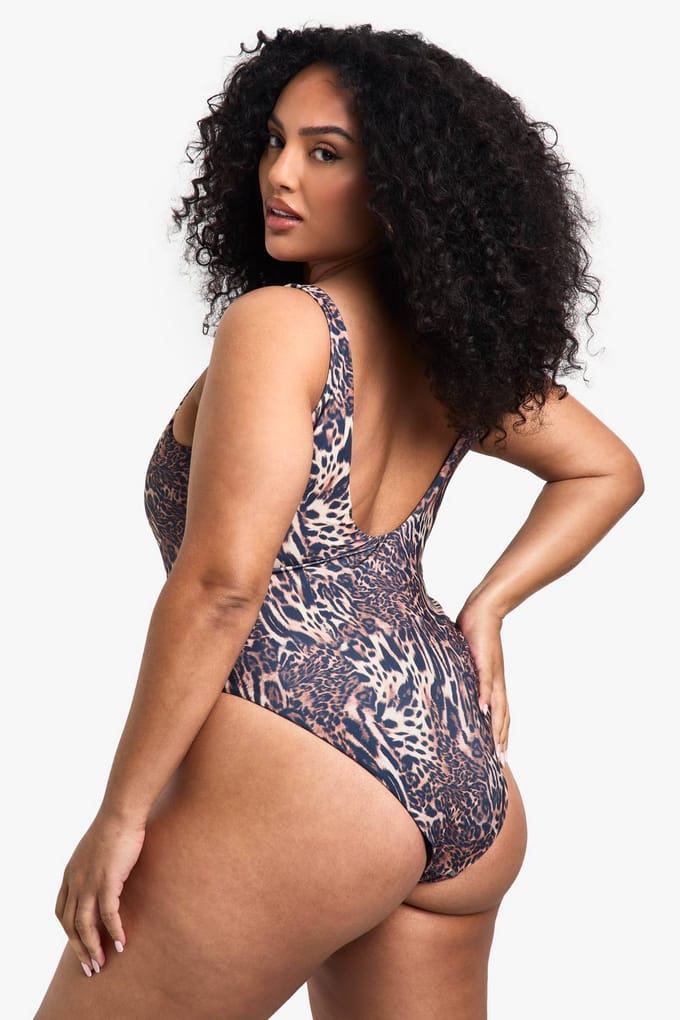 boohoo Dames Plus Swimwear Essentials Luipaard Badpak met Scoop Hals | Luipaardprint | Maat: 56