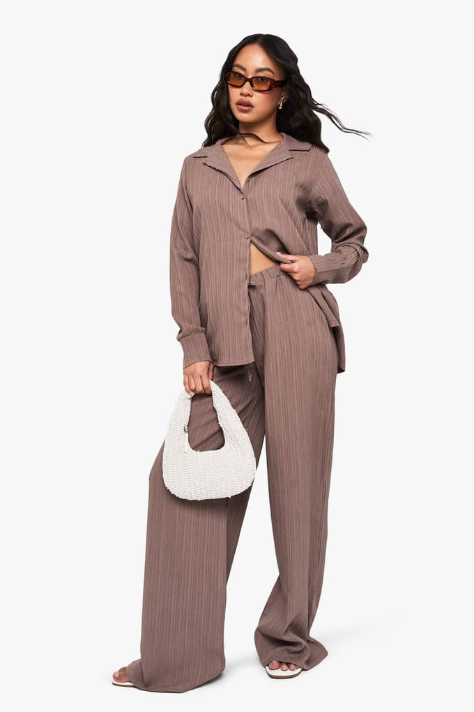 boohoo Dames Crinkle Oversized Shirt | Mocha | Maat: 10