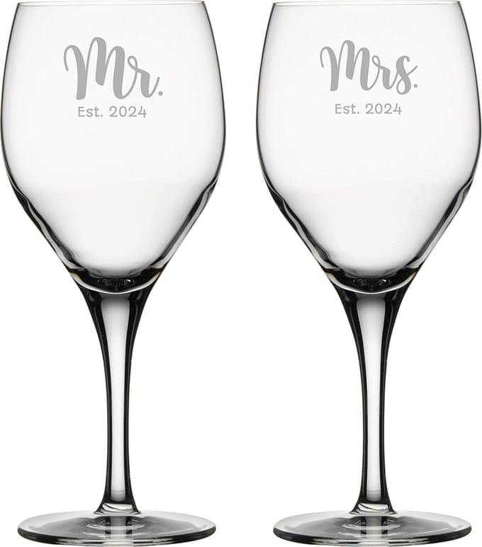 Gegraveerde set rode wijnglazen 42,5cl Mr. Est. 2024 - Mrs. Est. 2024