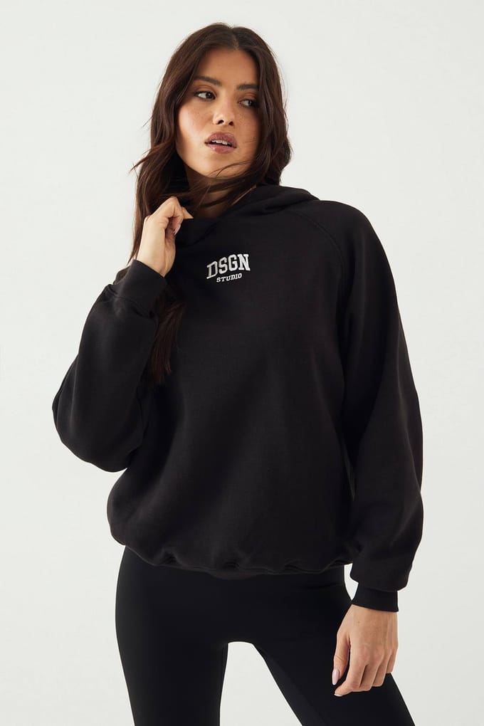 Dames DSGN Studio Collegiate Geborduurde Oversized Hoodie | Zwart | Maat: Medium