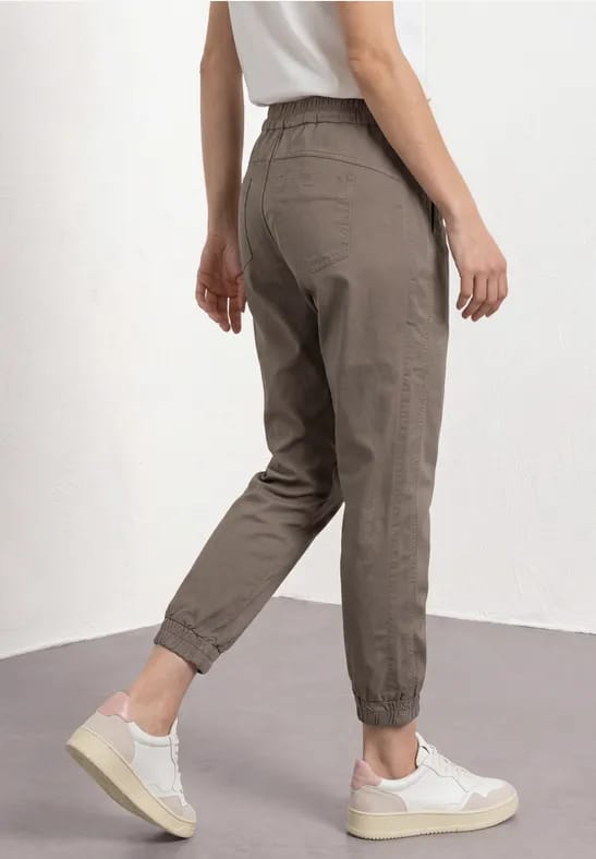 Slim legs broek in een lichtgewicht stof