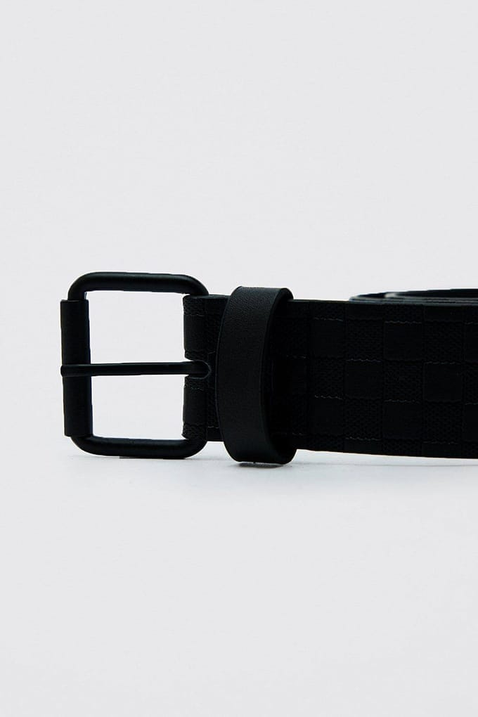 Kunstleren riem met reliëf dambordpatroon | Black | Size Medium