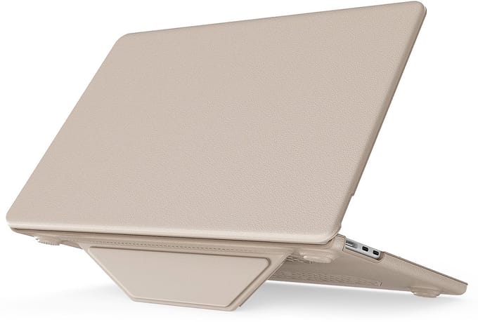 CaseBoutique macbook case geschikt voor MacBook Air 15'' (M2-M5) - Beige - Vegan Kunstleer