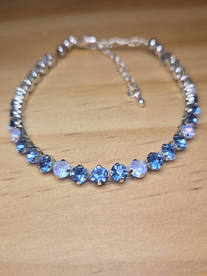 blauwe stras kralen armband.