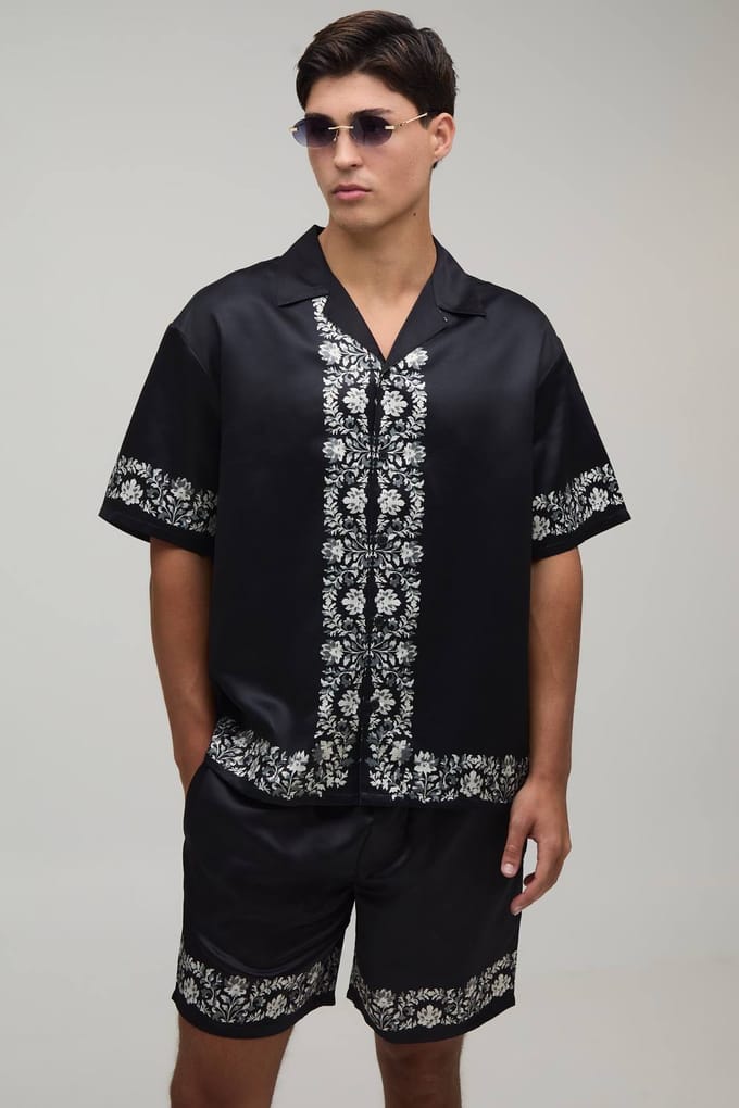 Oversized Shirt Met Korte Mouwen En Short Set Met Satijn En Bloemige Randprint | Black | Size Medium