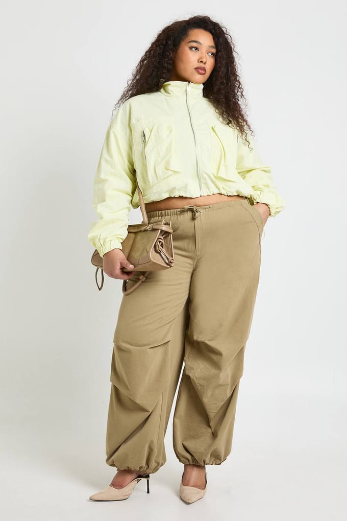 boohoo Dames Plus Utility Jas Met Trechter Hals En Korte Snit | Butter | Maat: 16