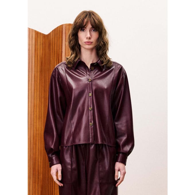 FRNCH Simone lakleren blouse vegan leather bordeaux rood