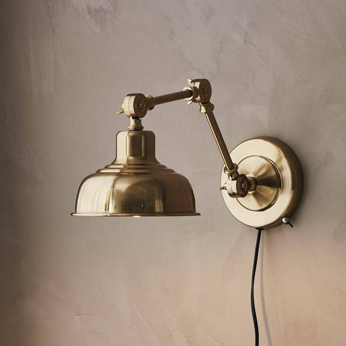 Markslöjd Wandlamp Grimstad, antiek messing, ijzer, stekker