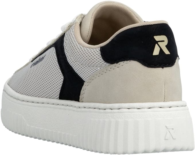 Sneakers met veters