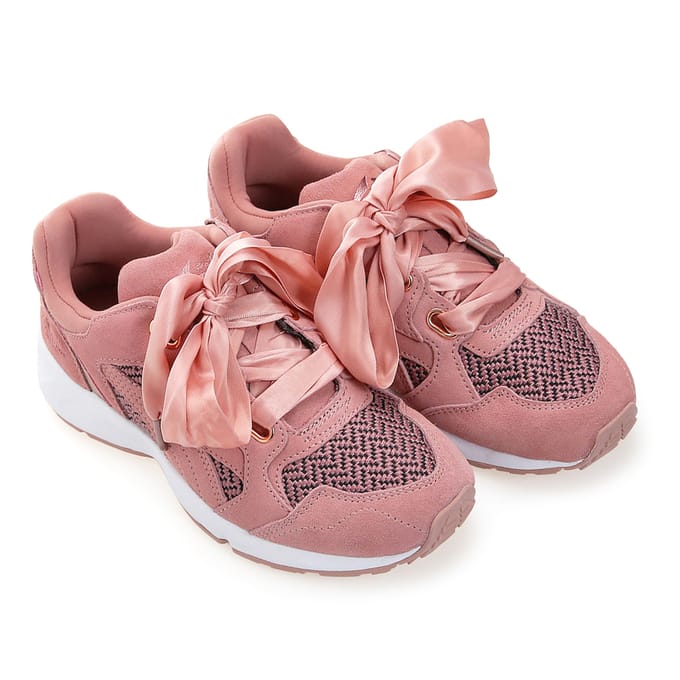 Puma Prevail Heart MU Vrouw Roze Trainers