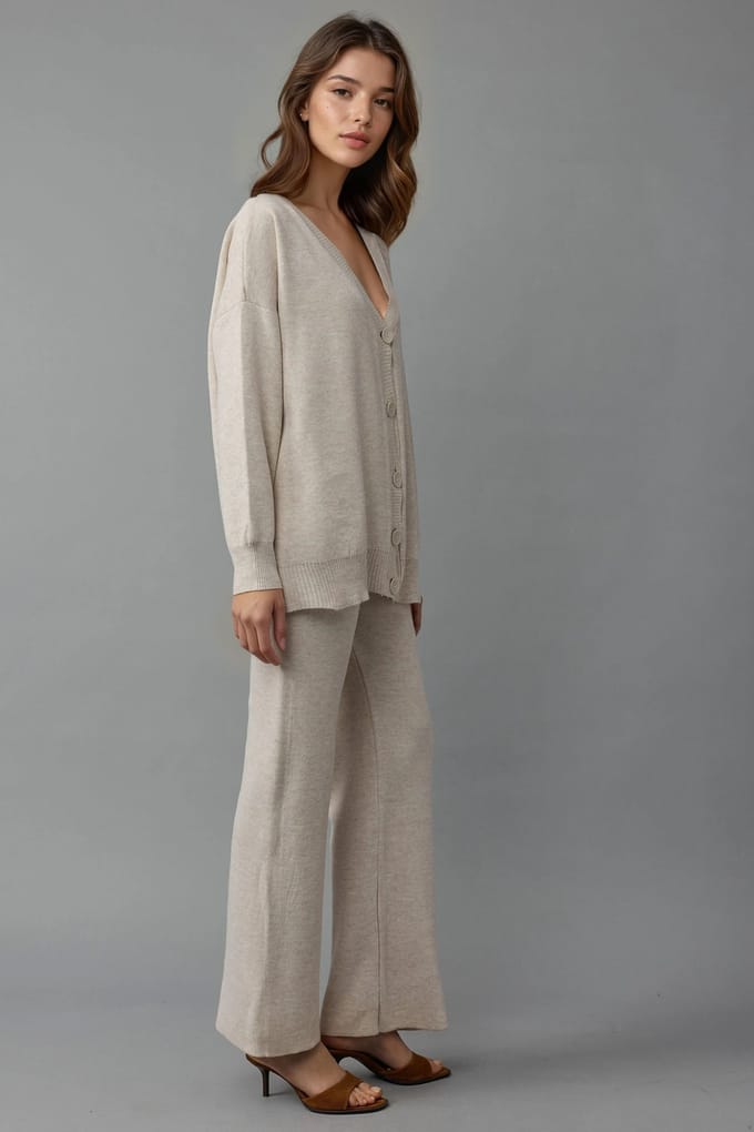 V-hals Cardigan en Brede Pijpen Broekset