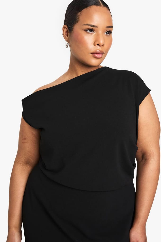 boohoo Dames PLUS GERAAFFELDE ASYMmetrische MAXI-JURK | Black | Maat: 22