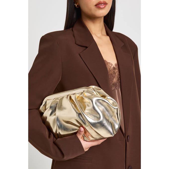 boohoo Dames Metallic Slouchy Clutch Tas | Goud