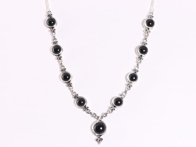 Bewerkte zilveren ketting met onyx