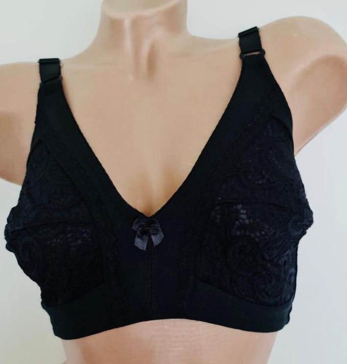 Dames beugelloze BH 85B met kant zwart
