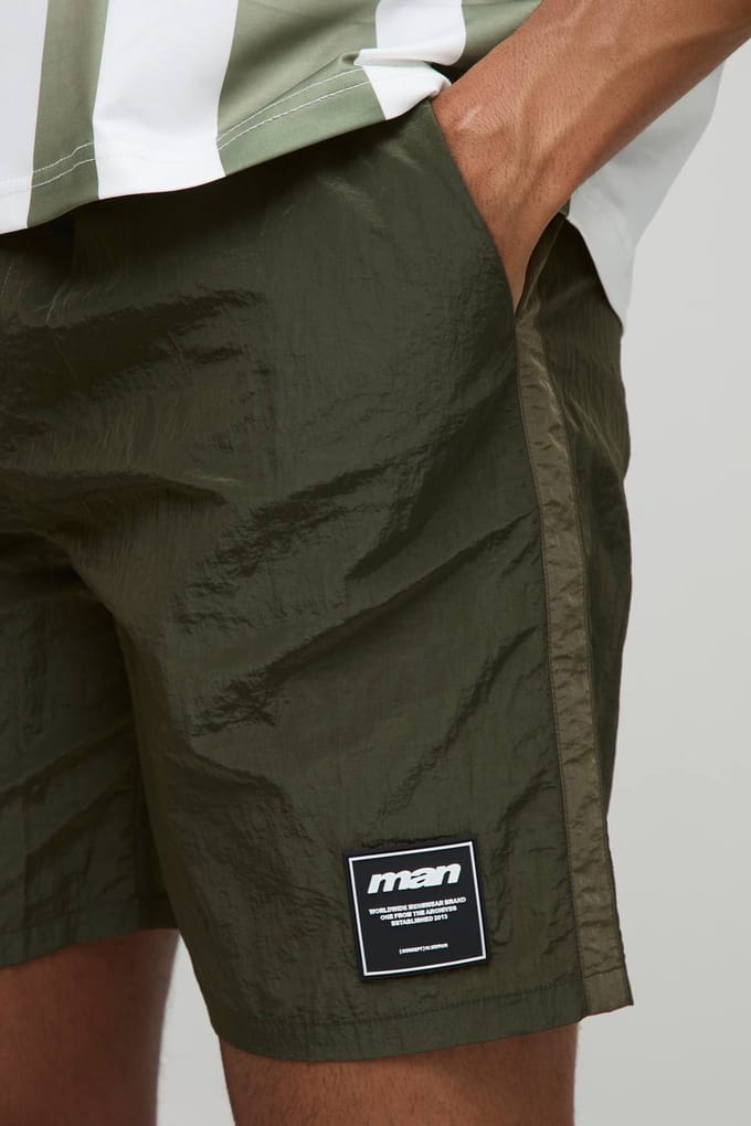 Relaxte pasvorm hoogglanzende gerimpelde nylonshorts | Khaki | Size XS