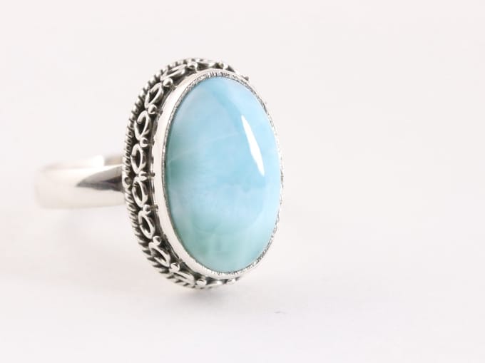 Bewerkte zilveren ring met larimar - maat 19