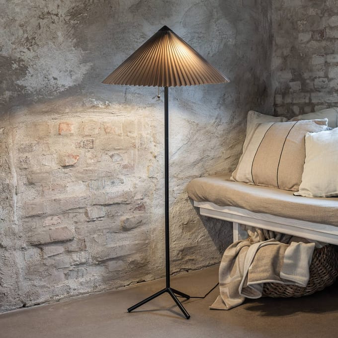 Markslöjd Plisado vloerlamp, grijs, ijzer/stof, hoogte 140 cm