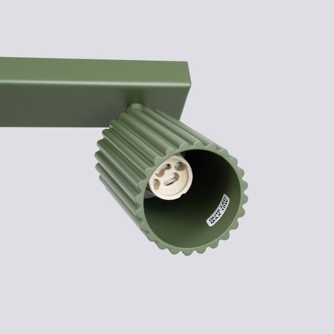 Plafondlamp KARBON 3L met 3 geribbelde spots in lijn - Sollux Lighting - IP20 - Olijfgroen aluminium behuizing - 45 x 6.5 x 16.5 cm - 3 x GU10 LED, exclusief lichtbron - 3 x 10 W - Minimalistische plafondlamp voor slaapkamer, woonkamer en gang