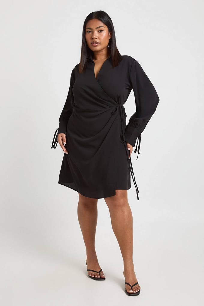 boohoo Dames Plus Geweven Wikkel Strik Midaxi Jurk | Zwart | Maat: 46