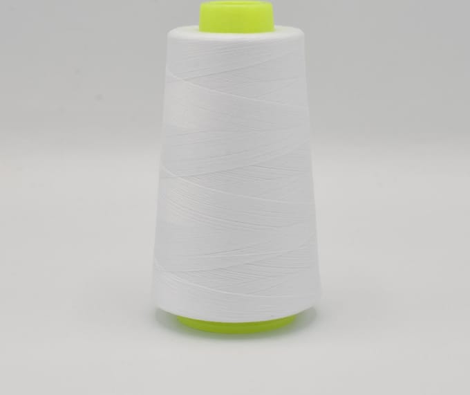 Overlock Garen per 4 stuks -  3000 Yards (2742 meter) per stuk - In 36 kleuren leverbaar - Wit