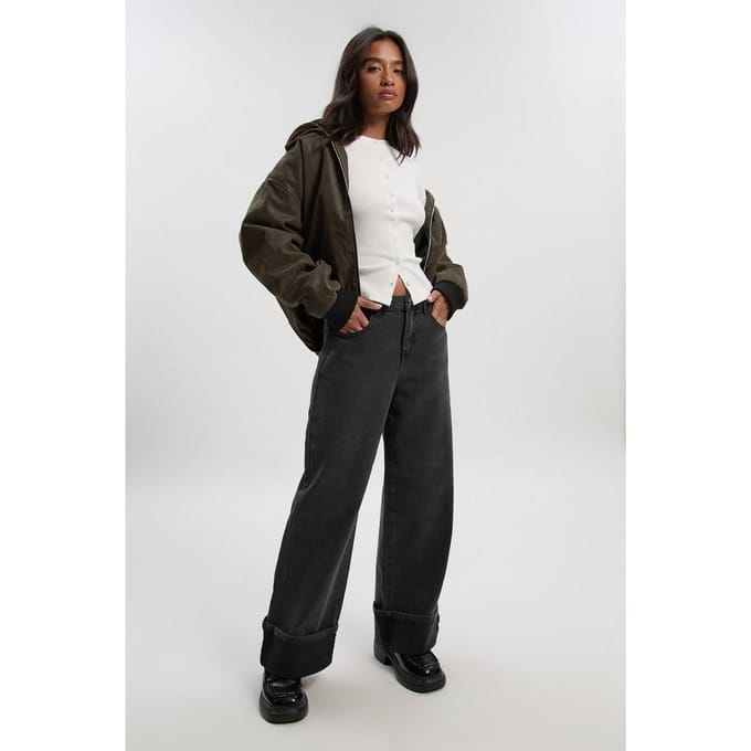 boohoo Dames Petite opgerolde hoge taille rechte pijp jeans | Washed Black | Maat: 16