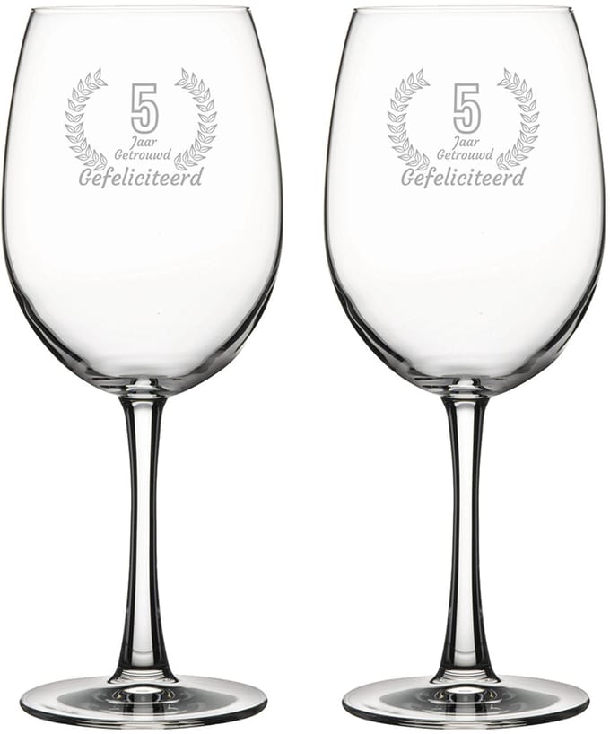 Gegraveerde set rode wijnglazen 58cl Gefeliciteerd 5 jaar getrouwd