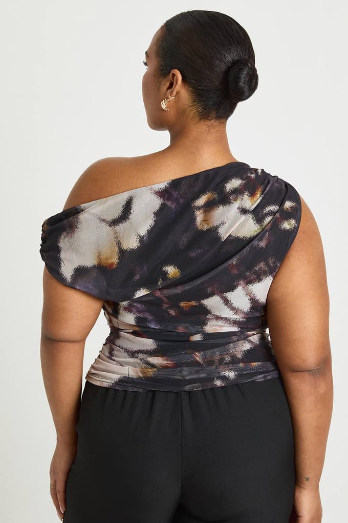 boohoo Dames Plus Abstract Asymmetrische Geplooid Top | Zwart | Maat: 54