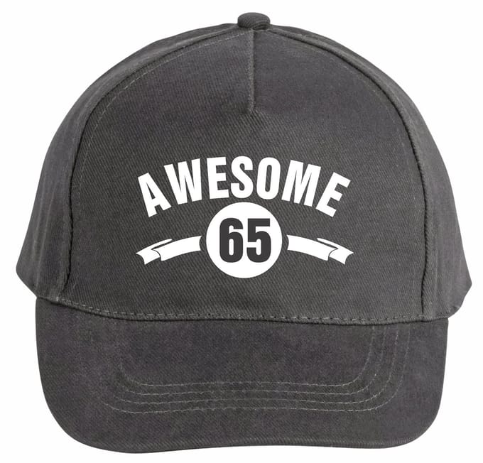 Mijncadeautje - 5 panel - Cap - Verstelbaar - Pet van 100% dik geborsteld katoen- unisex - opdruk wit - Awesome 65 jaar - chique grijs