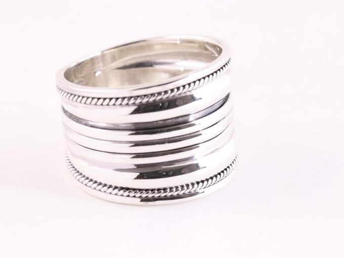 Brede hoogglans zilveren ring met ribbels - maat 21
