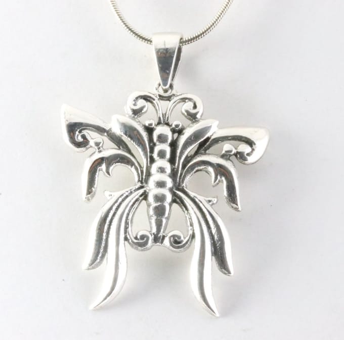 Zilveren vlinder hanger aan ketting