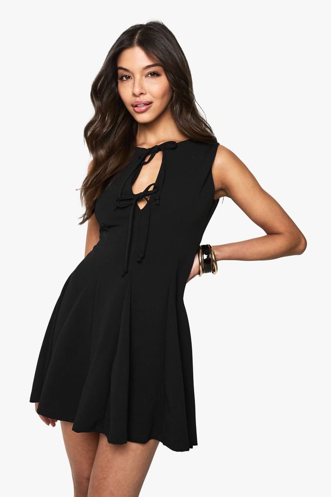 boohoo Dames Tie Front Skater Mini Dress | Black | Maat: 8
