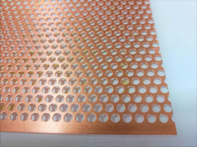 Perforatie Plaat - Koper Metaal - Hobby Projecten - Op Maat Gesneden - 300 x 700 mm - Koperkleurig