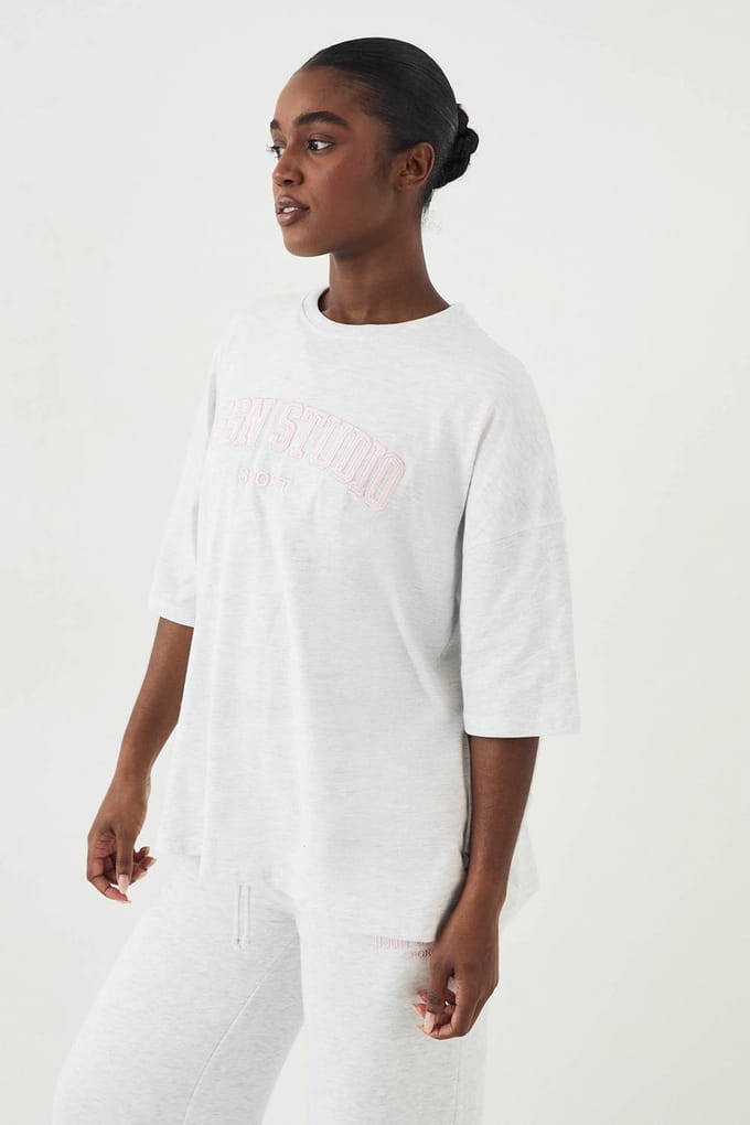 Dames DSGN Studio Applique Oversized T-Shirt | Asgrijs | Maat: Small