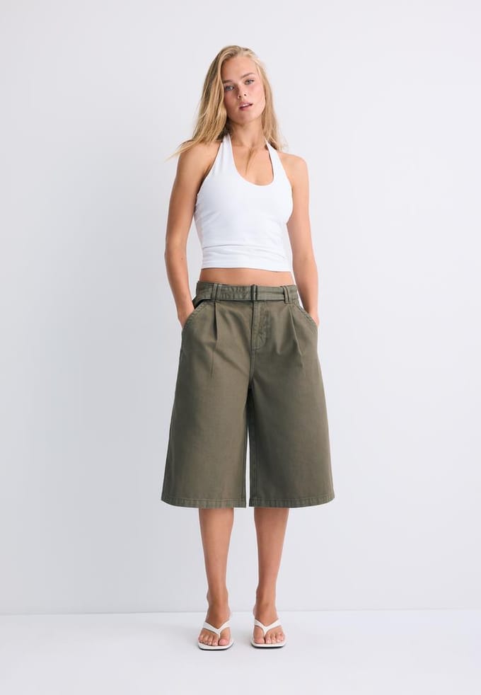 Stradivarius Baggy bermuda met ceintuur  Kaki 40