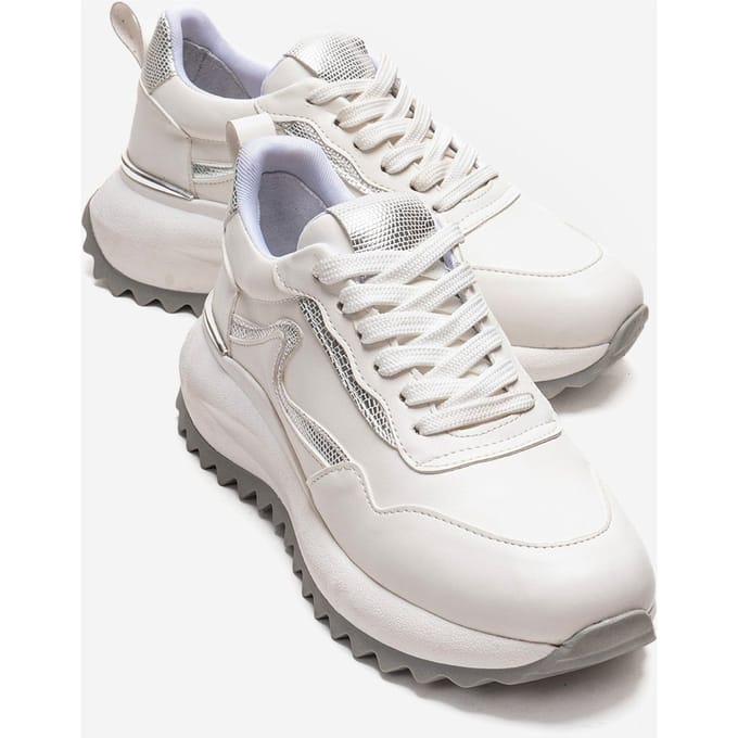 Whisper Casual Sneaker