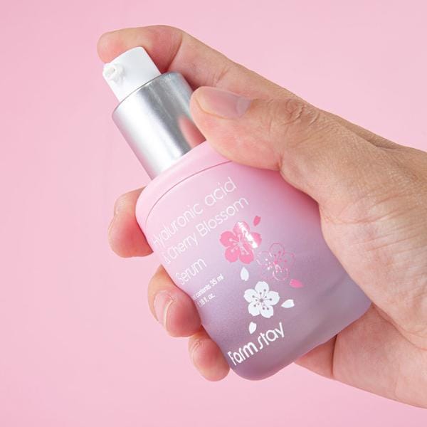 Farmstay Cherry Blossom Hydraterende Stralende Huidverzorgingsset (Toner 150ml + Emulsie 120ml) pink