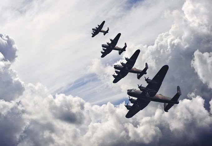 Fotobehang Bomber planes | XL - 208cm x 146cm | 130g/m2 Vlies