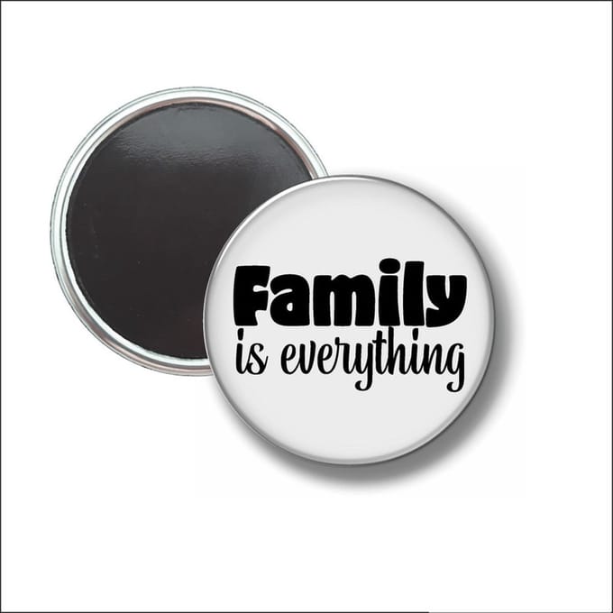 Button Met Magneet 58 MM - Family Is Everything - NIET VOOR KLEDING