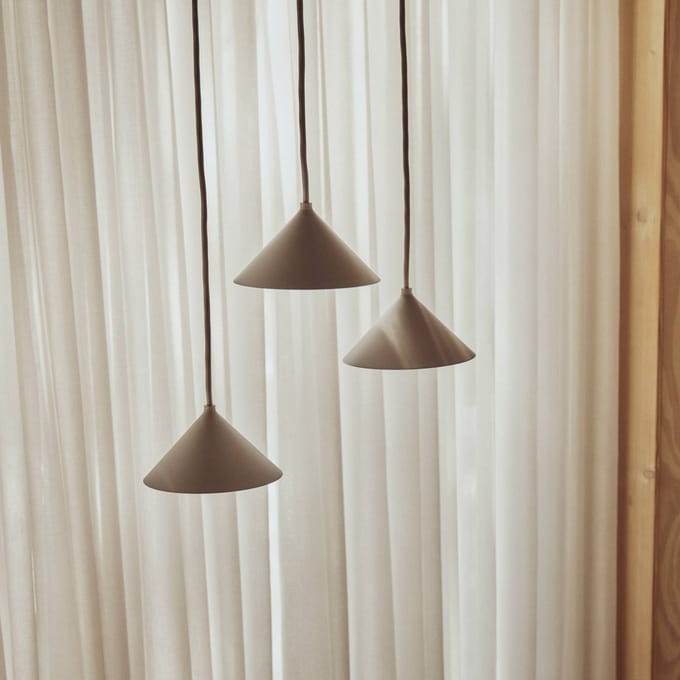 FRANDSEN hanglamp Grasp, zandgrijs, Ø 15 cm, stekker