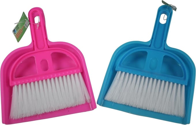 Benson Compacte stoffer en blik - kunststof - 21 cm - assorti kleuren - met ophangoog