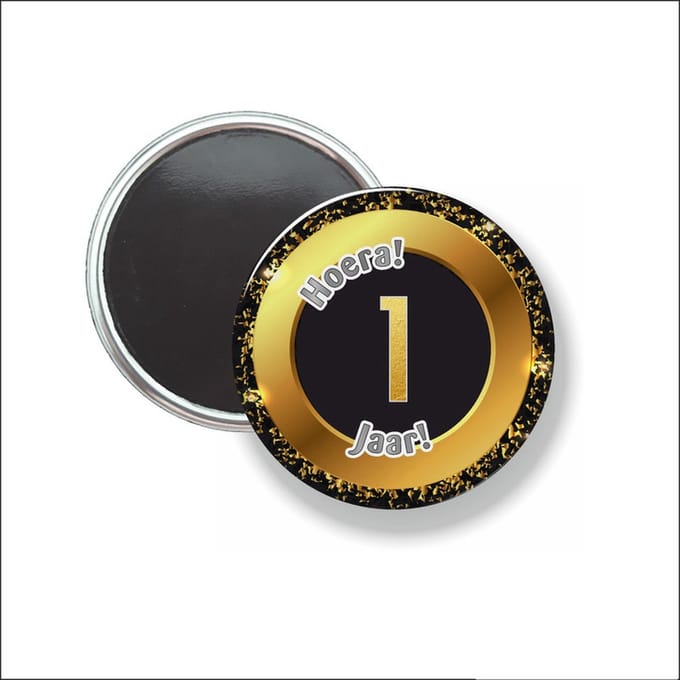 Button Met Magneet 58 MM - Hoera 1 Jaar - NIET VOOR KLEDING