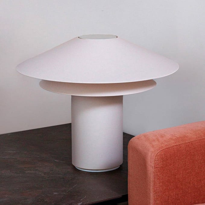 FARO BARCELONA Shan tafellamp, beige, perkament/staal, hoogte 48,5 cm