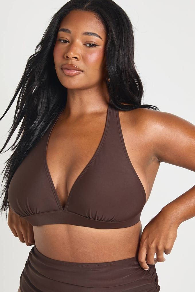 boohoo Dames Plus Essentials Diepe Halter Bikini Top | Chocoladebruin | Maat: 46